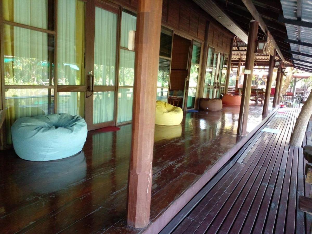 Baansuanleelawadee Resort Амфава Екстериор снимка