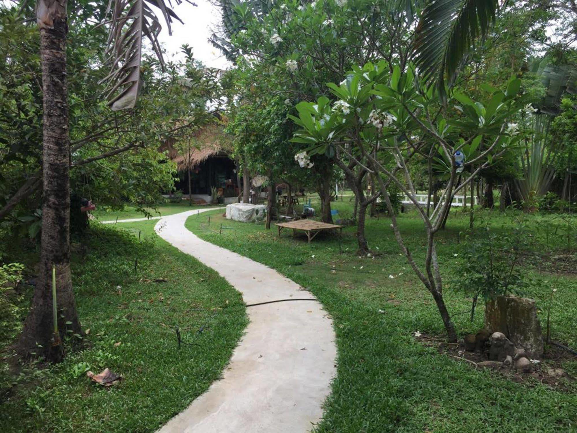 Baansuanleelawadee Resort Амфава Екстериор снимка